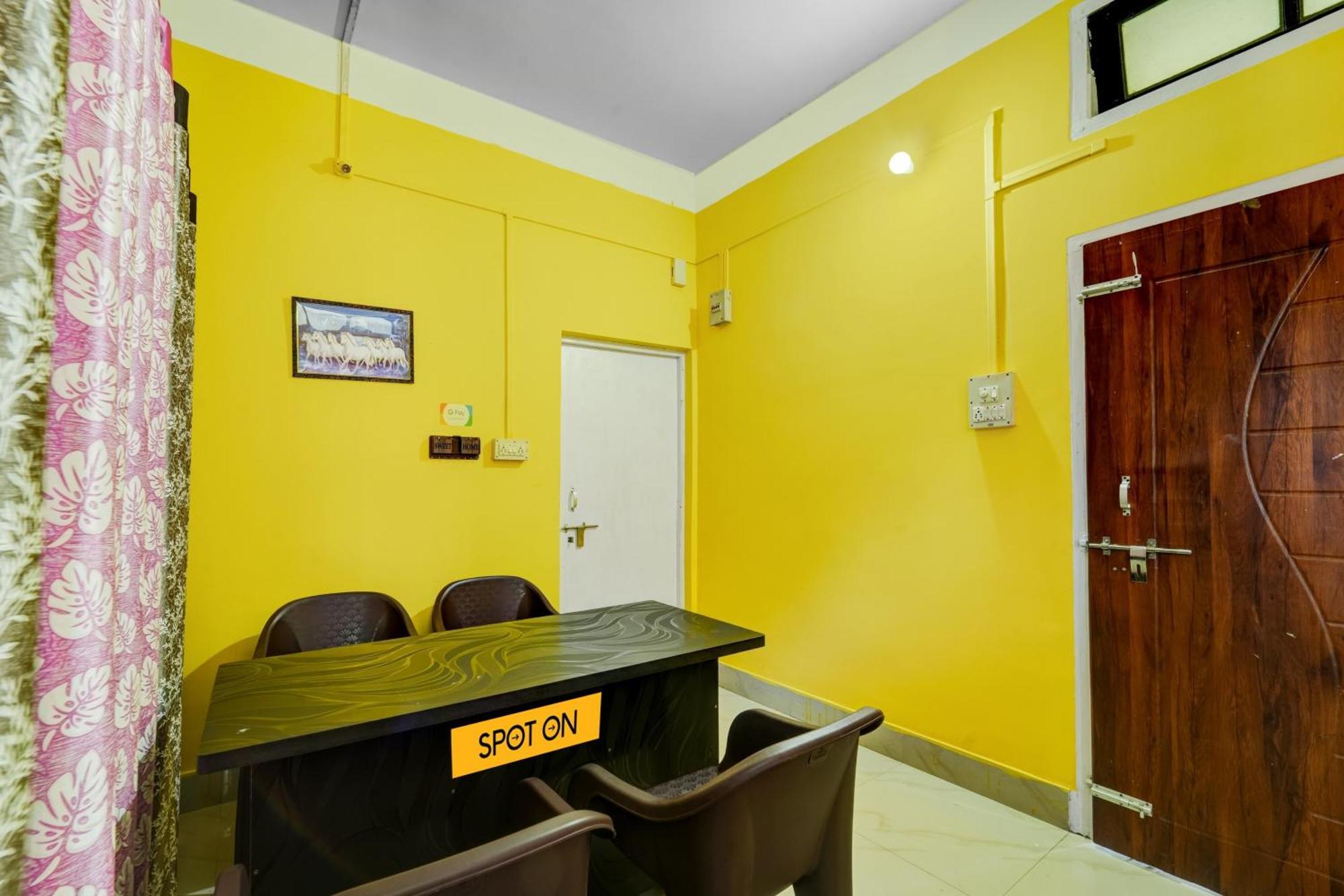 Hotel O Home Trimurti Guest House Guwahati Buitenkant foto