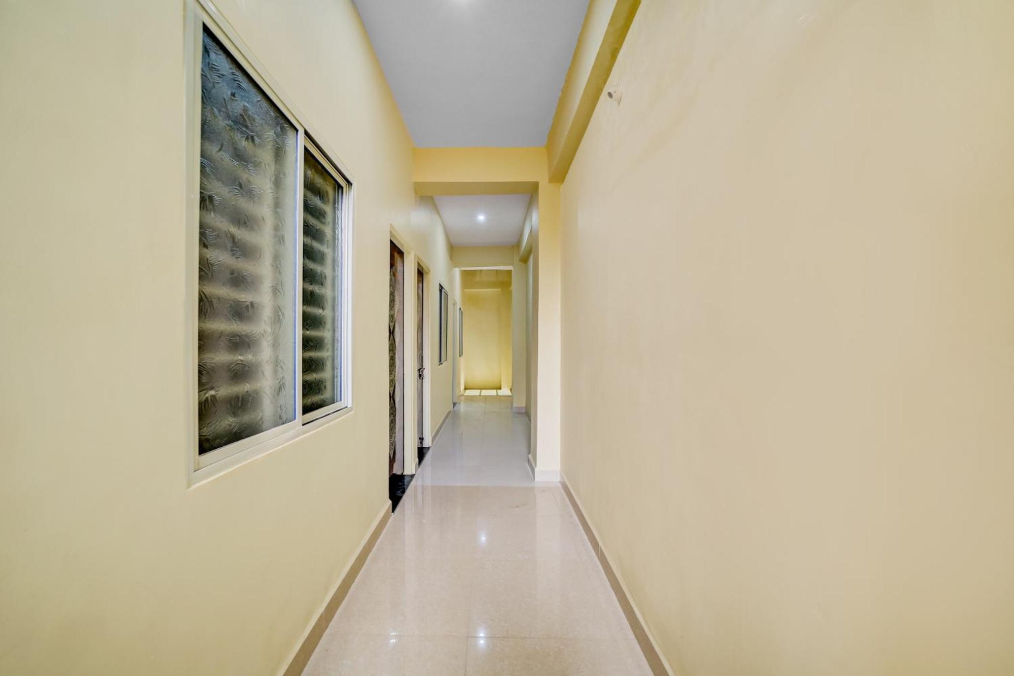 Hotel O Home Trimurti Guest House Guwahati Buitenkant foto